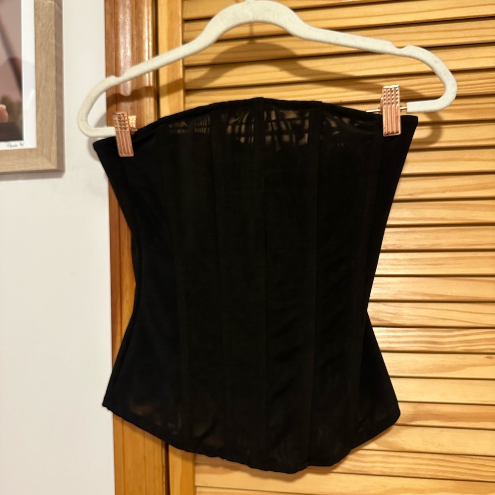 Black Corset🖤☕️📞🏴‍☠️🎩
